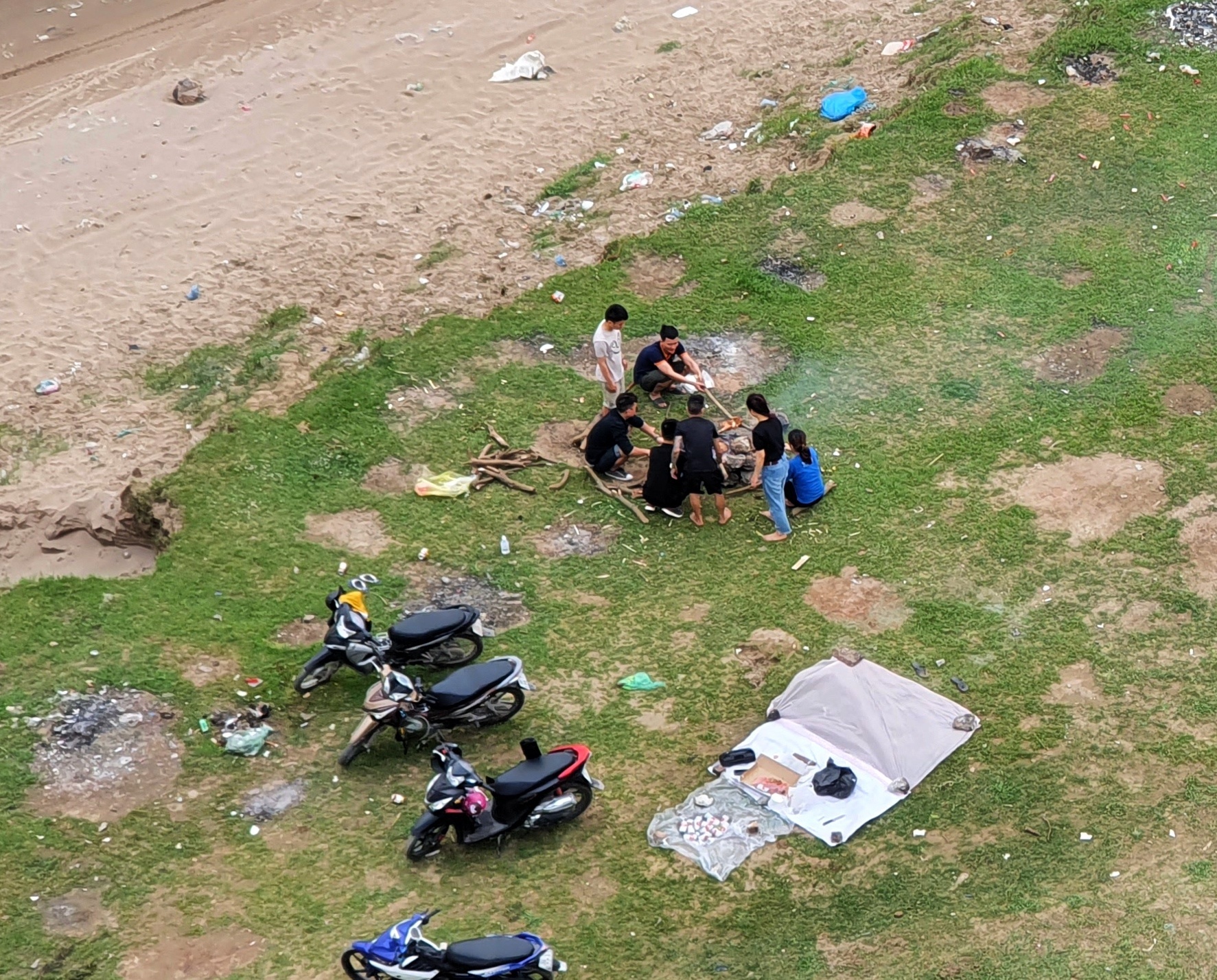 tap trung dong nguoi o cong vien anh 2