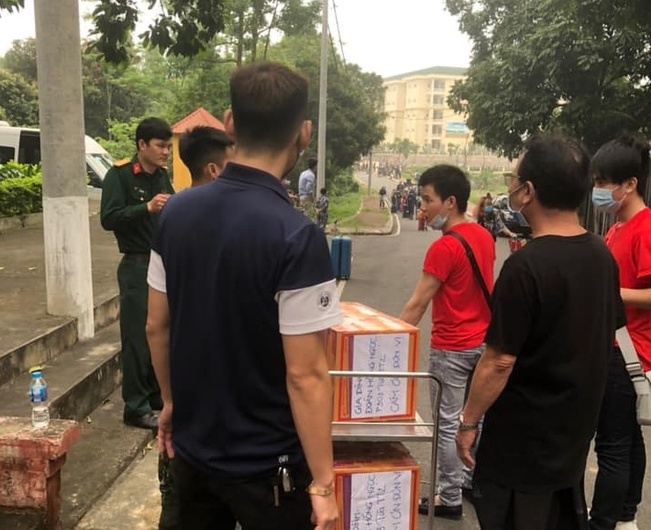 tang mi tom cho khu cach ly anh 2