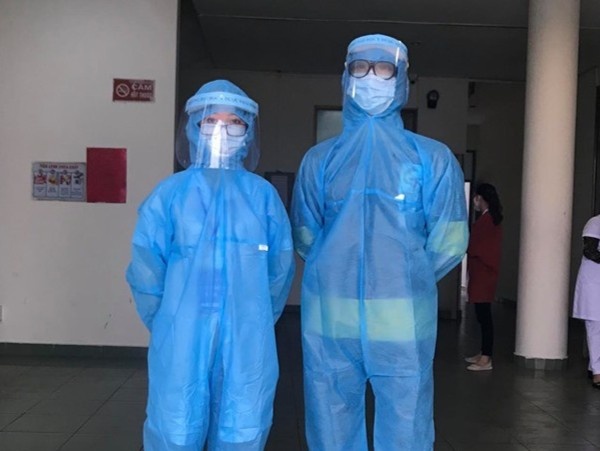 Tap the lop tai DH Y Duoc Thai Binh viet don xin tham gia chong dich hinh anh