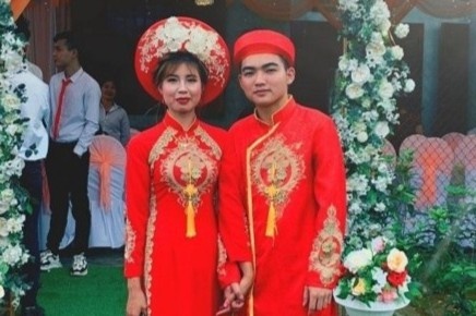 Doi vo chong Phu Tho dang ky ket hon sau 18 ngay hen ho qua mang hinh anh
