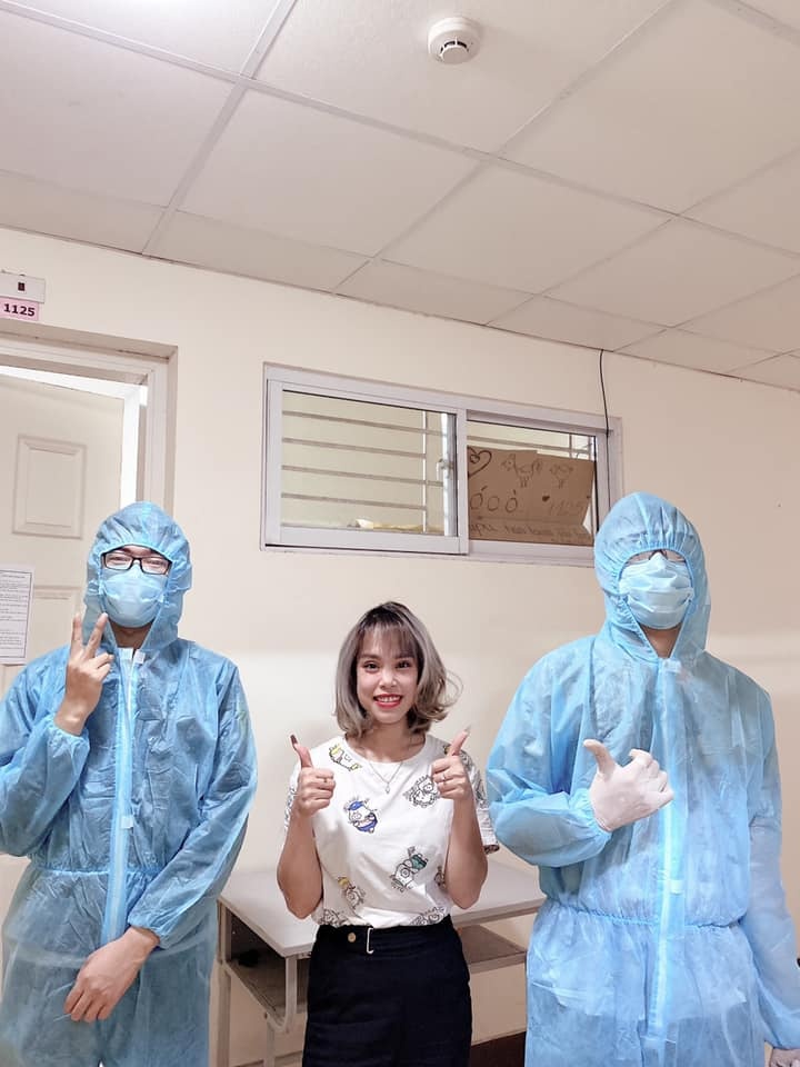 lam viec trong khu cach ly anh 3