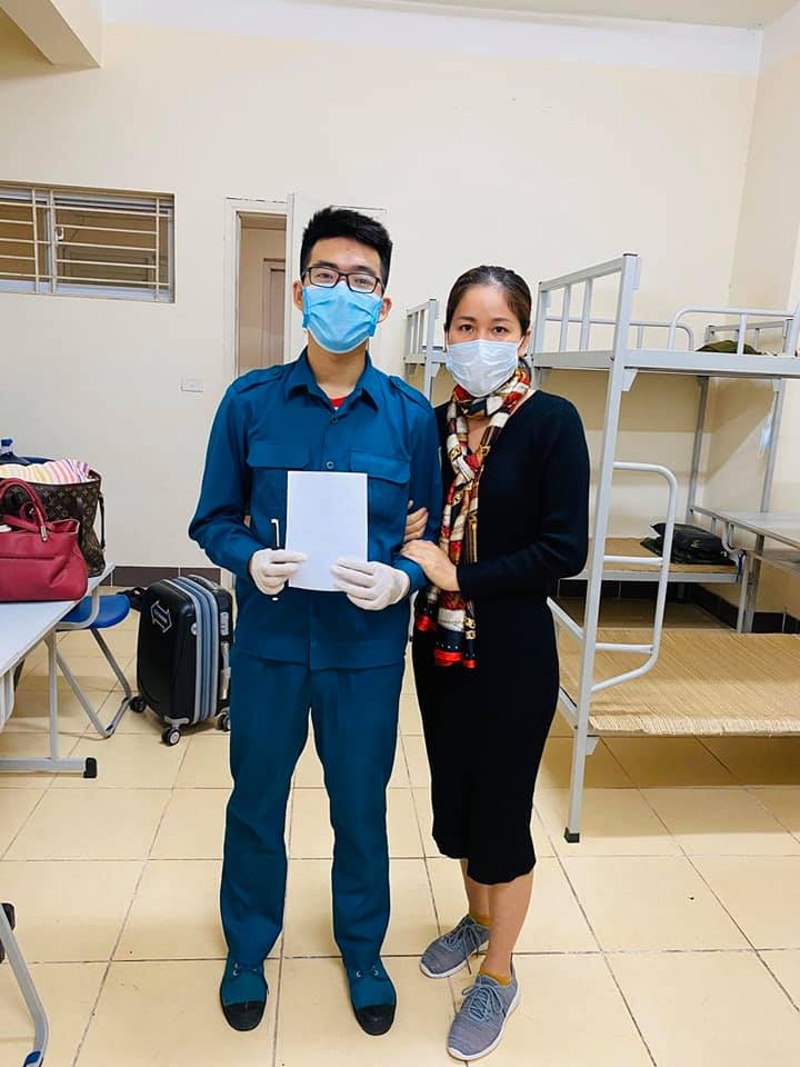 lam viec trong khu cach ly anh 2