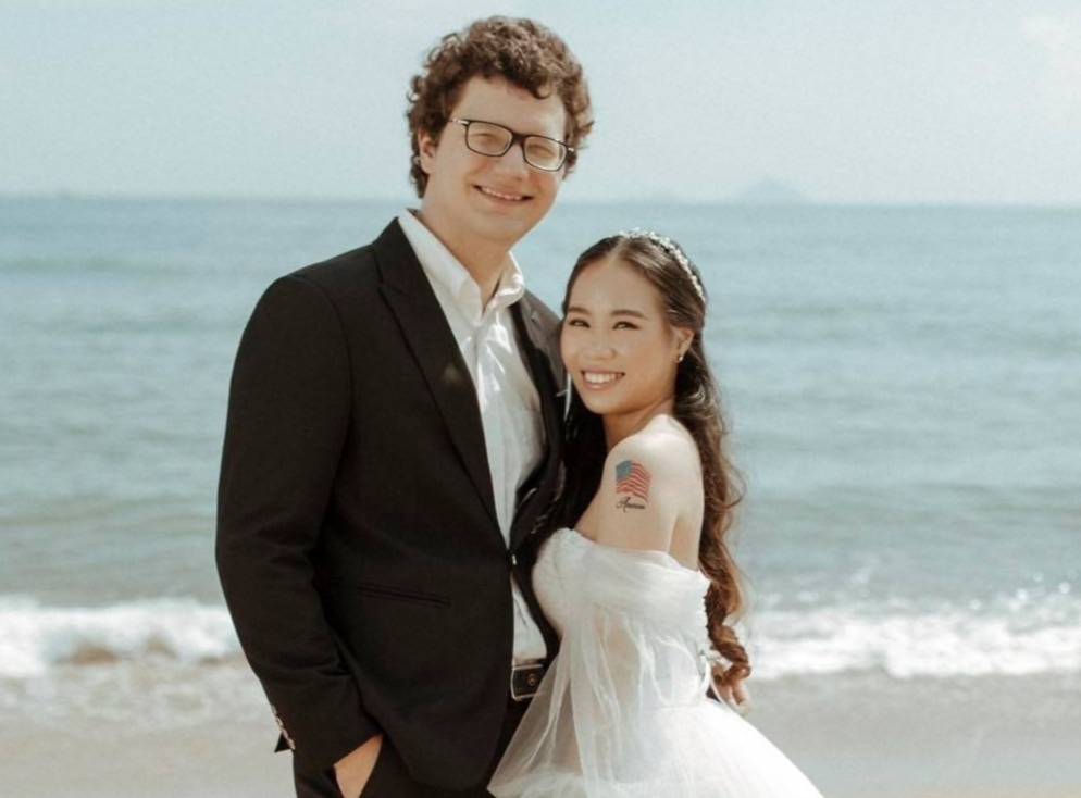 Co gai Viet yeu va gap chong nguoi My qua ung dung hen ho hinh anh