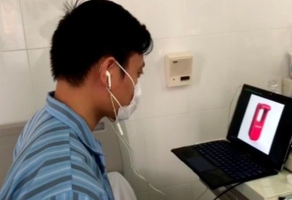 Nam vien dieu tri Covid-19, giang vien Bach khoa sang che may rua tay hinh anh