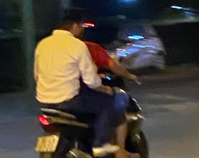 Hai co gai to bi hai nguoi dan ong treu gheo, danh dap giua duong hinh anh