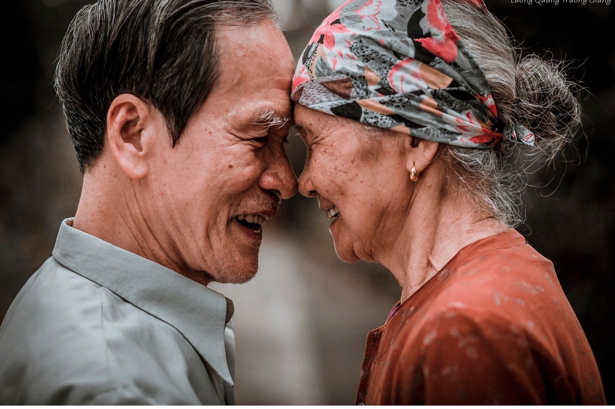 Chau trai chup anh ky niem 60 nam ngay cuoi cho ong ba noi hinh anh