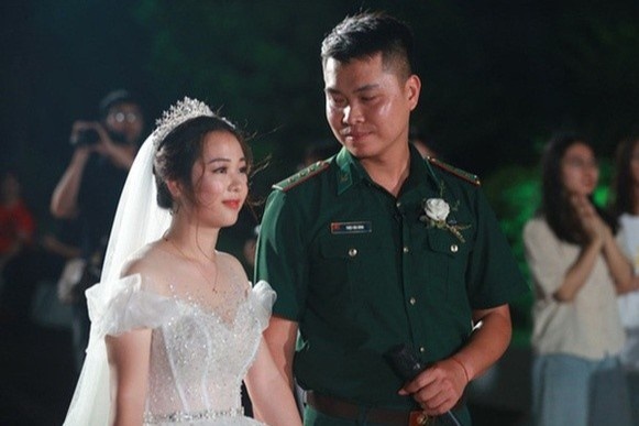 Dam cuoi dac biet cua chien si bien phong va co giao mam non mua dich hinh anh