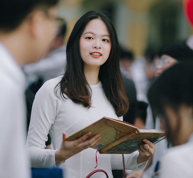 top 10 co gai xinh dep nhat truong bao anh 1