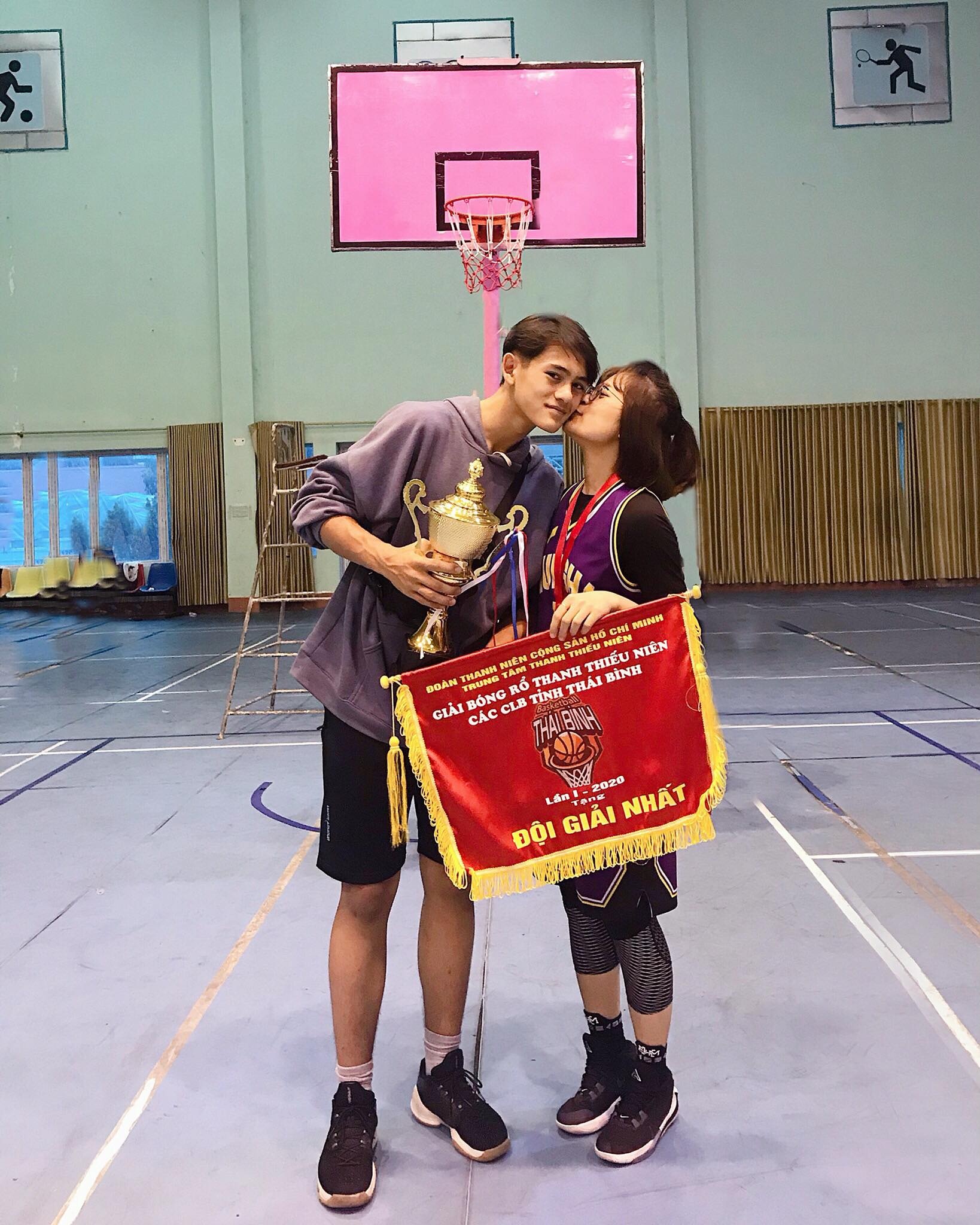 chuyen tinh doi van dong vien bong ro anh 1