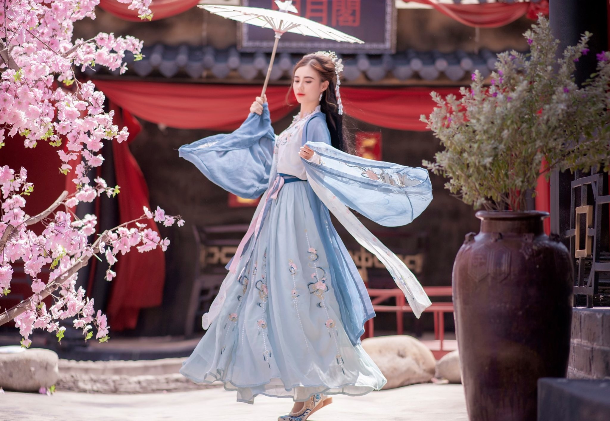 co giao xinh dep que Nghe An anh 9