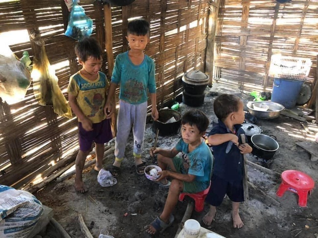 4 em nhỏ ăn cơm với ve sầu ảnh 1 4 em nho an com voi ve sau anh 1