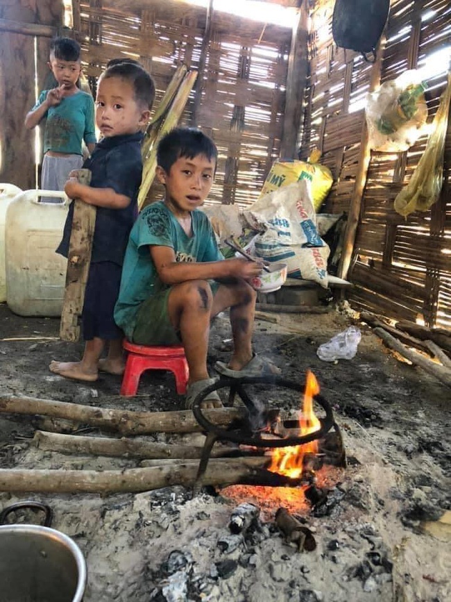 4 em nhỏ ăn cơm với ve sầu ảnh 3 4 em nho an com voi ve sau anh 3