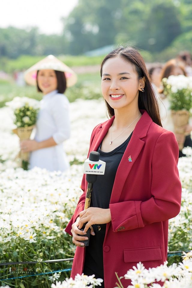 hoa khôi là mc truyền hình ảnh 10 hoa khoi la mc truyen hinh anh 10