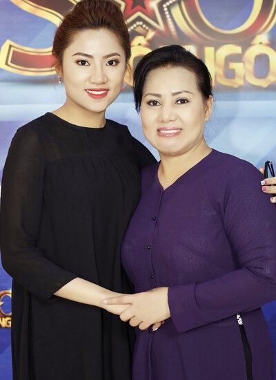 con gai nghe si cai luong noi tieng anh 11