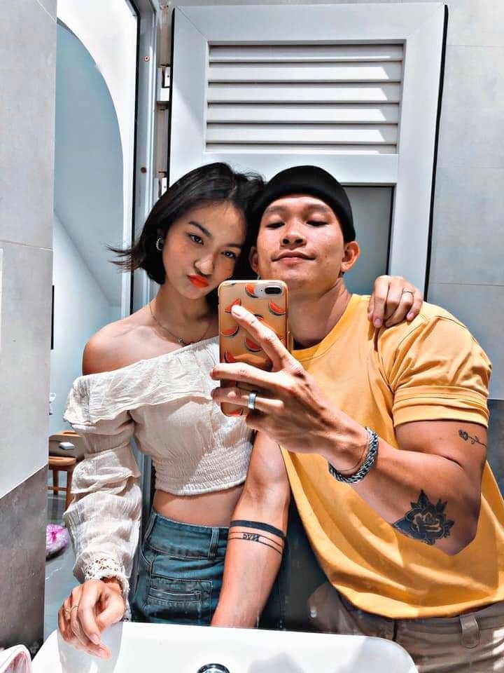 chuyen tinh huan luyen gym va hoc tro anh 1