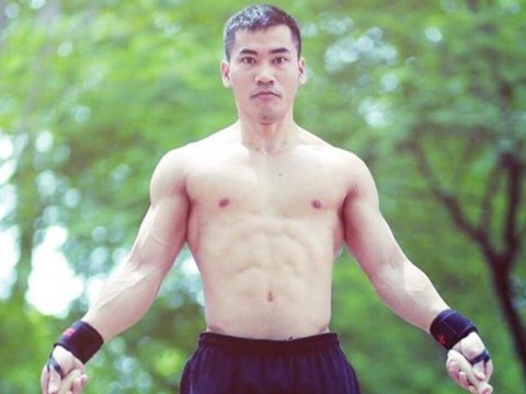 Chang nhan vien van phong 'lot xac' nho the thao duong pho hinh anh