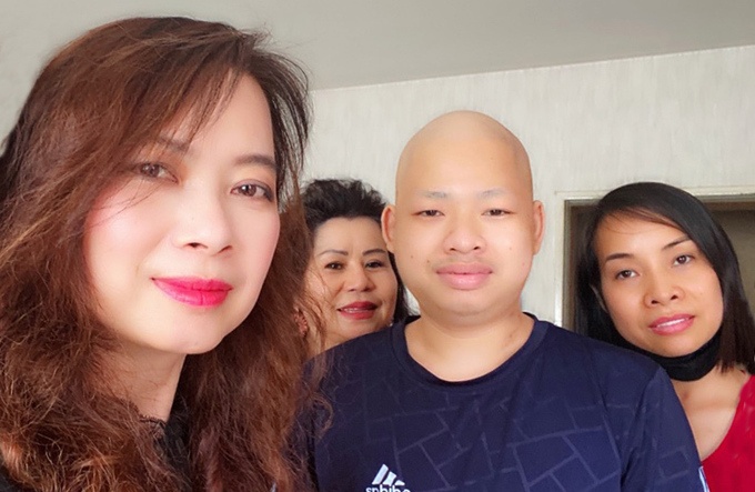 chang trai ung thu duoc tro ve nuoc anh 1