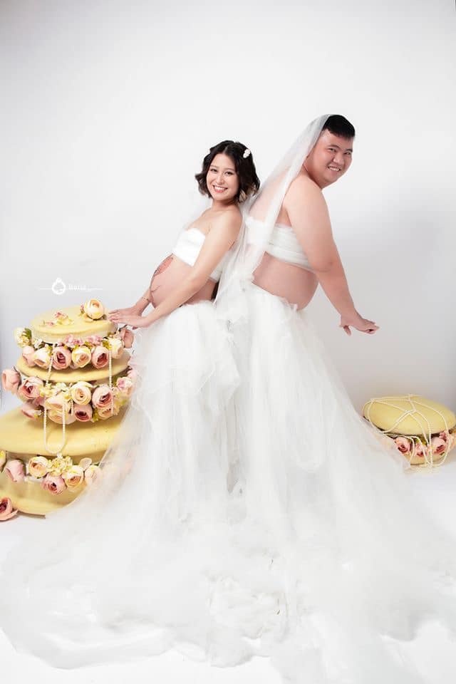 người chồng hoá bụng bầu chụp ảnh cùng vợ ảnh 1 nguoi chong hoa bung bau chup anh cung vo anh 1