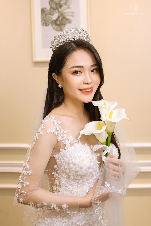 nu sinh bao chi tung thi hoa hau anh 7