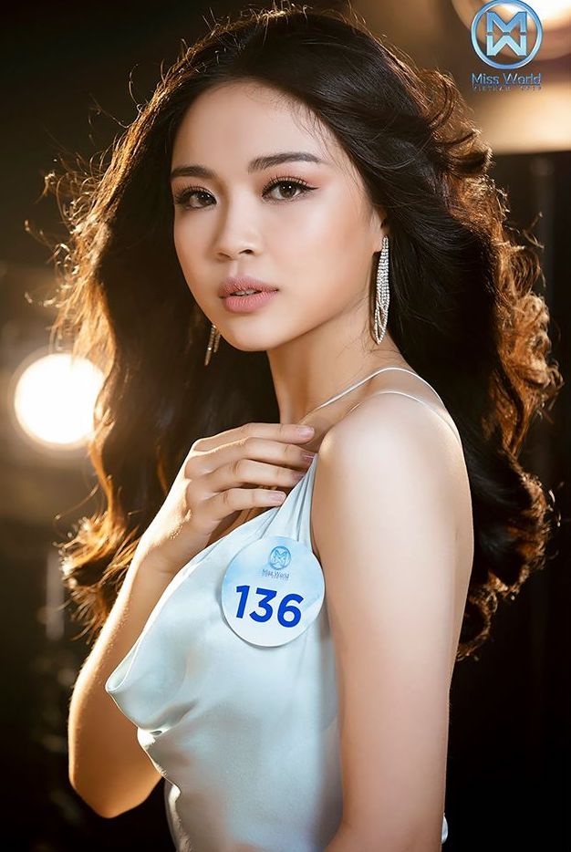 nu sinh bao chi tung thi hoa hau anh 5
