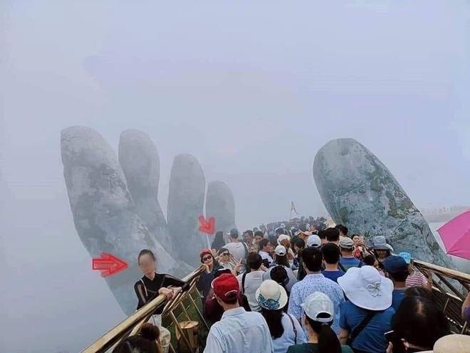 hinh anh xau xi cua ban tre di du lich anh 9