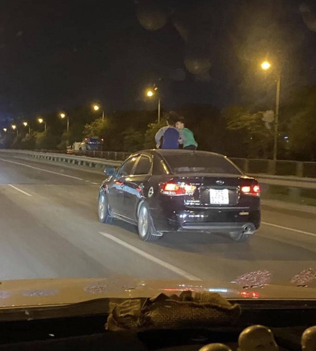 thò người ra ngoài ảnh 1 tho nguoi ra ngoai anh 1