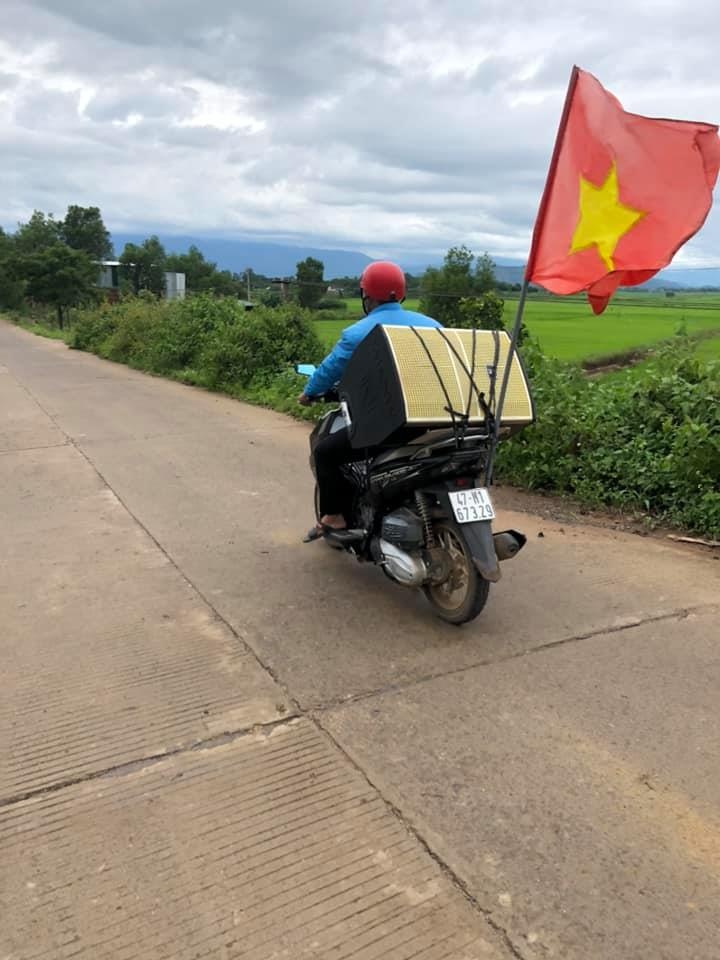 chở loa đi tuyên truyền phòng dịch ảnh 3 cho loa di tuyen truyen phong dich anh 3