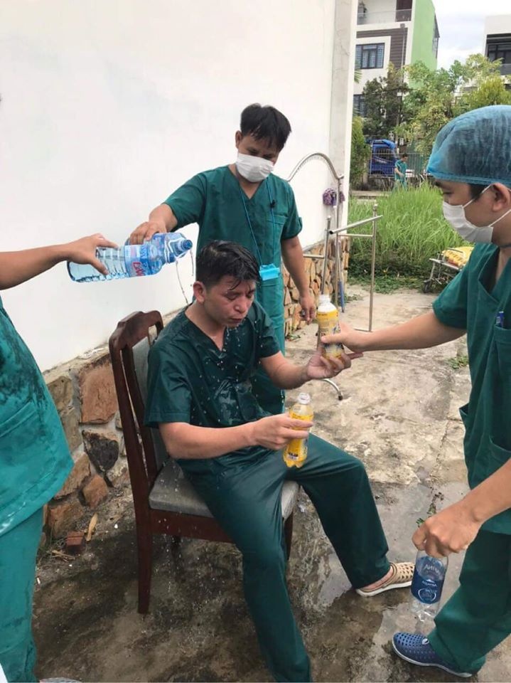 hình ảnh xúc động của bác sĩ Đà Nẵng ảnh 1 hinh anh xuc dong cua bac si Da Nang anh 1