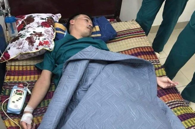 'Y bac si Da Nang mac do bao ho ca ngay dai nen mat suc' hinh anh