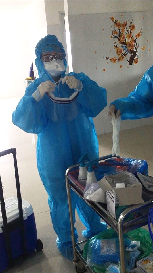 nu dieu duong tinh nguyen chong dich anh 1