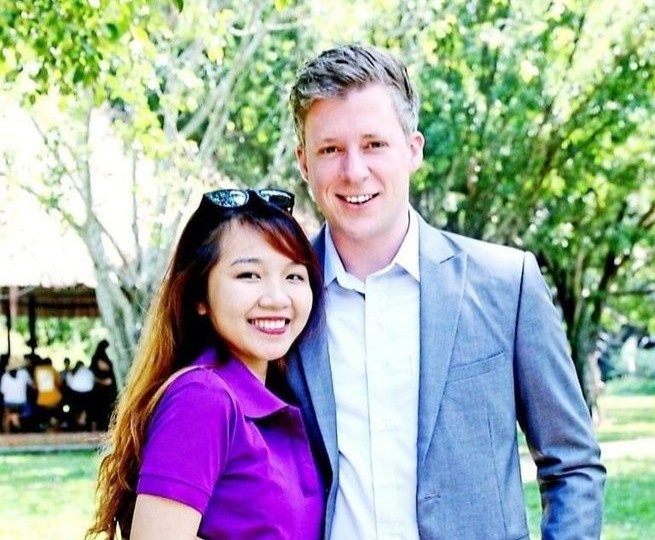 Co gai Viet 'cua do' thay giao nguoi Duc hinh anh