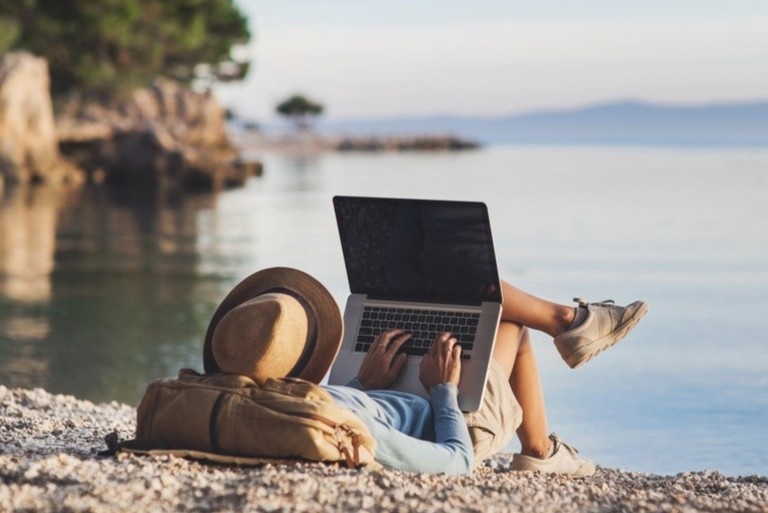 Nguoi Nhat du lich ket hop lam viec de bot thay toi loi hinh anh