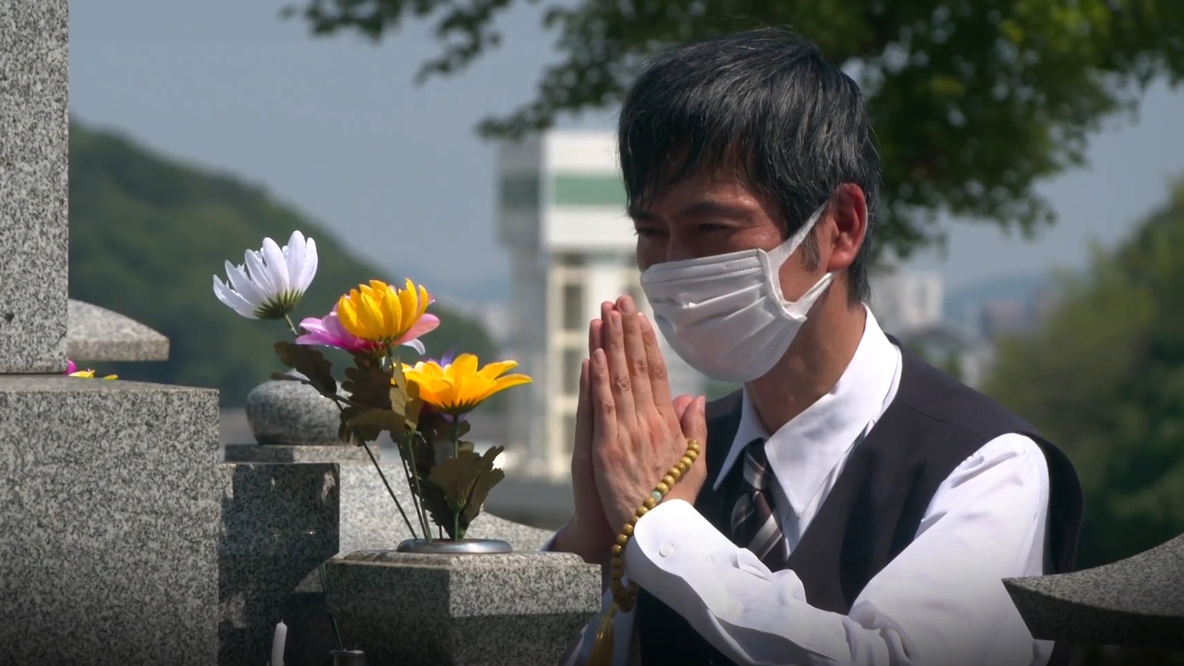 Dich vu vieng mo thay tai Nhat Ban hinh anh