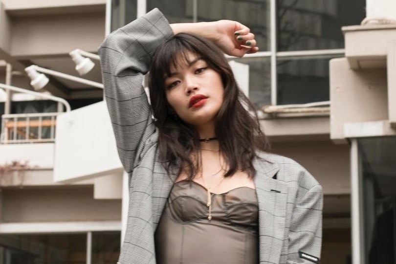 Con lai Nhat Ban bi ky thi o chinh que nha hinh anh