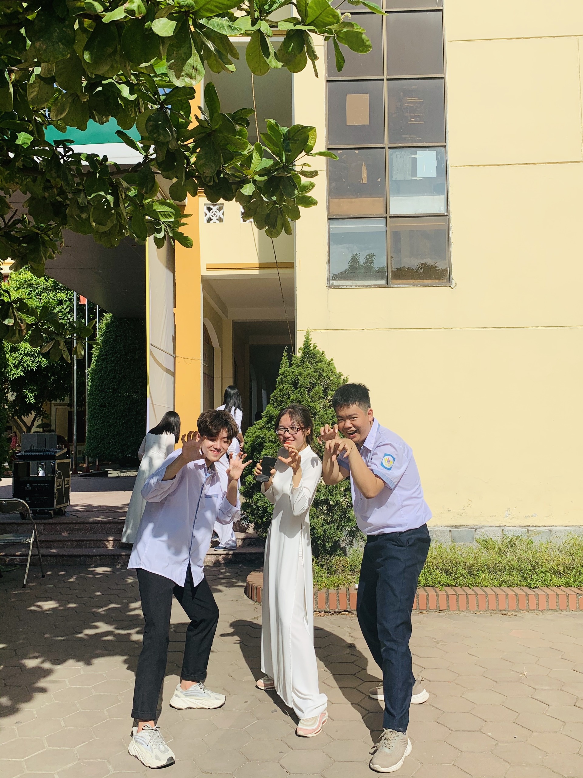 nhom ban than hoc gioi anh 3