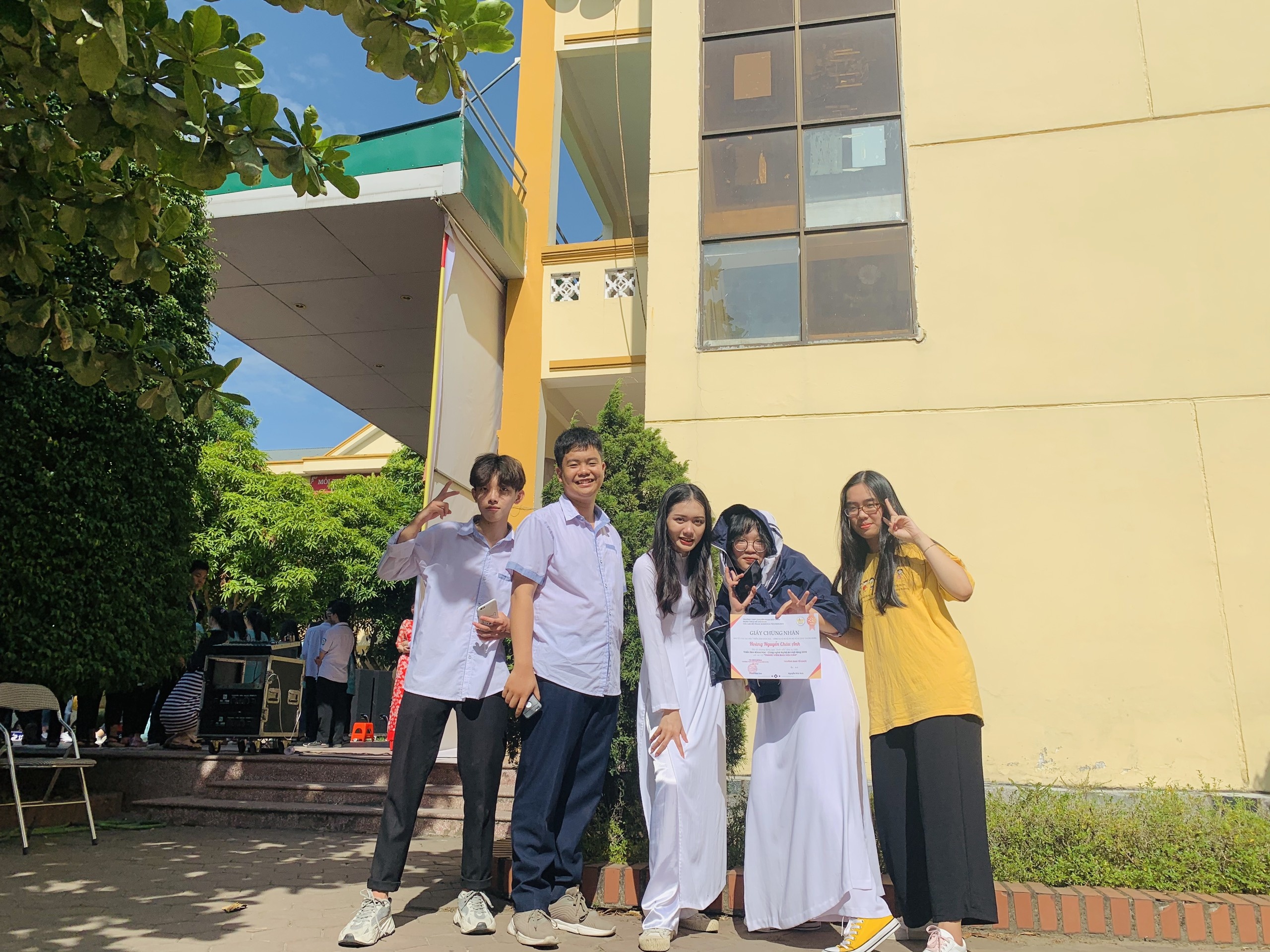 nhom ban than hoc gioi anh 2