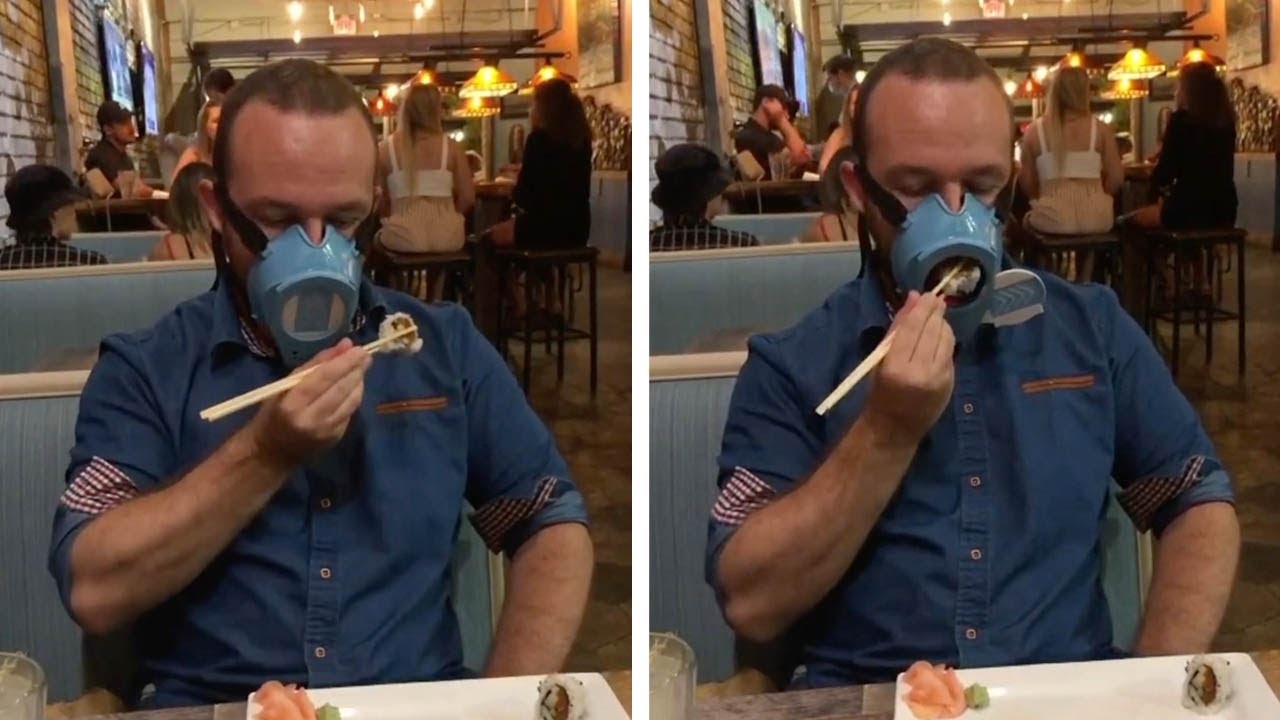 Ky su che tao khau trang dac biet, tu dong mo khi nguoi dung an uong hinh anh