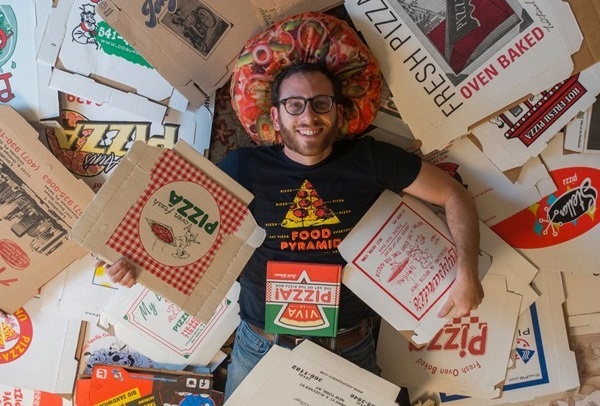 Chang trai pha ky luc the gioi khi so huu hon 1.500 hop dung pizza hinh anh