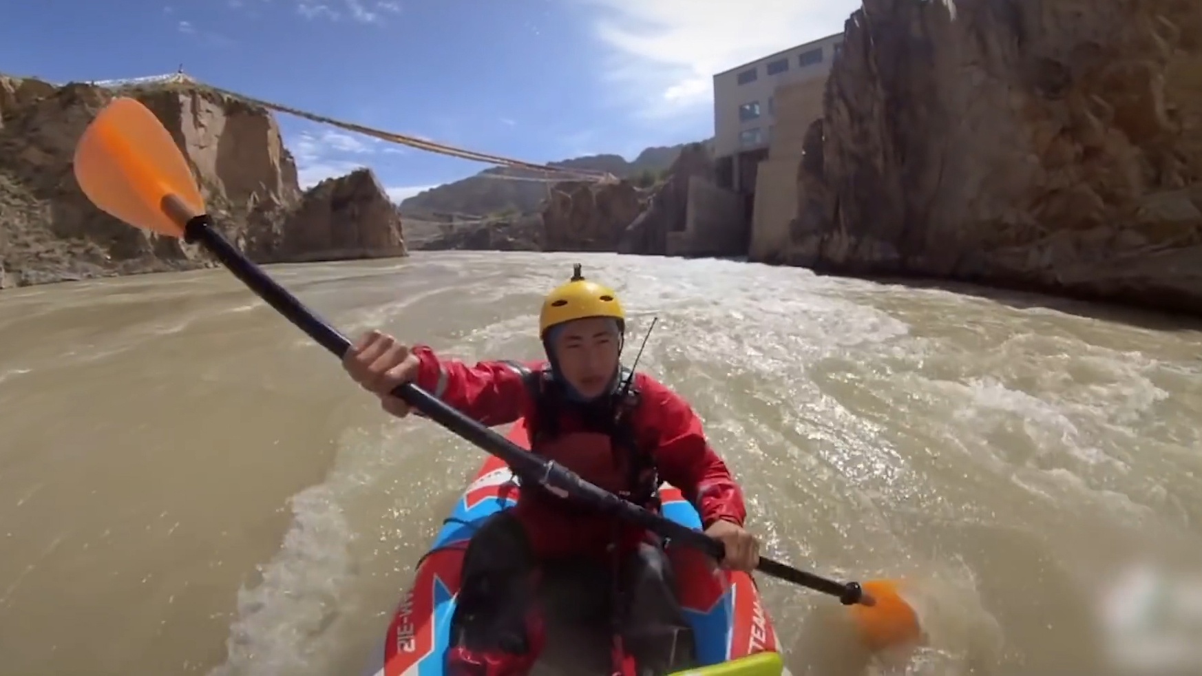 Danh 4 thang cheo thuyen kayak tren song cung cho cung hinh anh