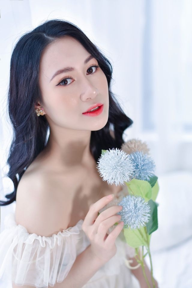 hot girl kiem chem ket hon anh 2