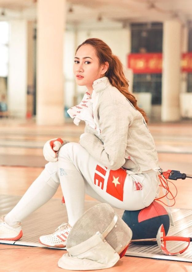 hot girl kiem chem ket hon anh 3