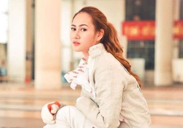 'Hot girl kiem chem' len xe hoa o tuoi 22 hinh anh