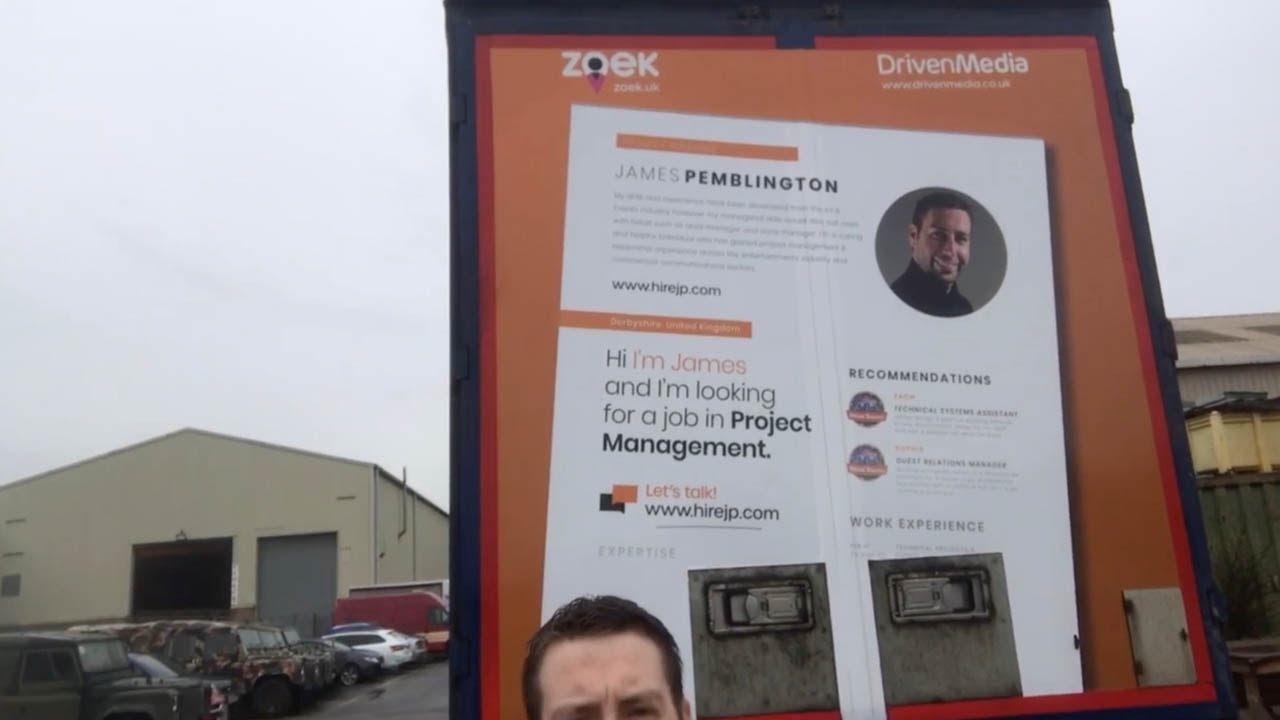 Nguoi dan ong xin viec lam theo cach khong giong ai hinh anh