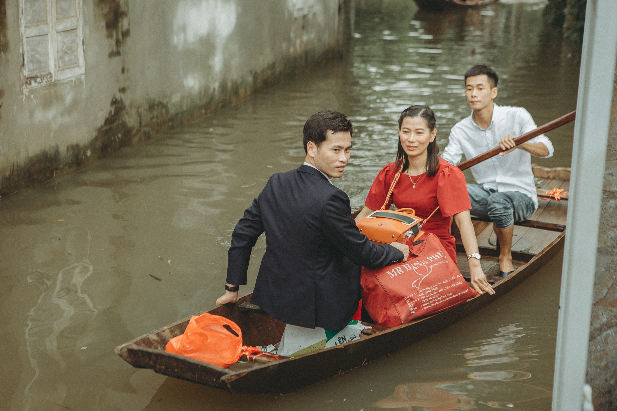 dam cuoi vuot lu anh 4