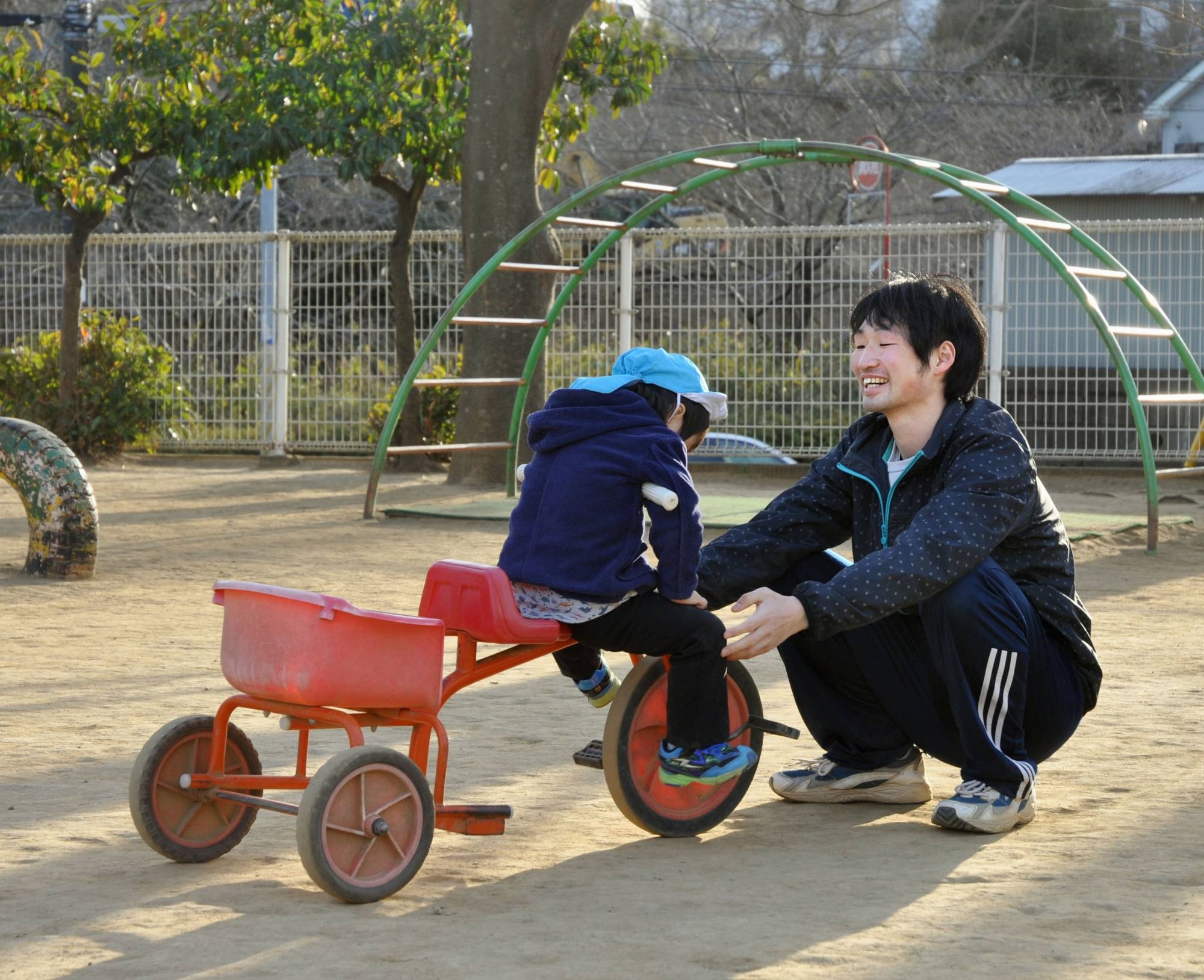 Bao mau nam o Nhat bi ky thi vi tu tuong 'chi phu nu trong con' hinh anh