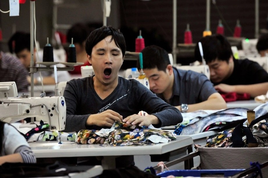 Nguoi tre Trung Quoc hy sinh giac ngu vi 'van hoa 996' hinh anh