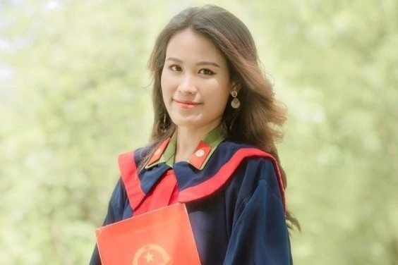 Nu thu khoa dau ra cua HV Canh sat nhan dan hinh anh