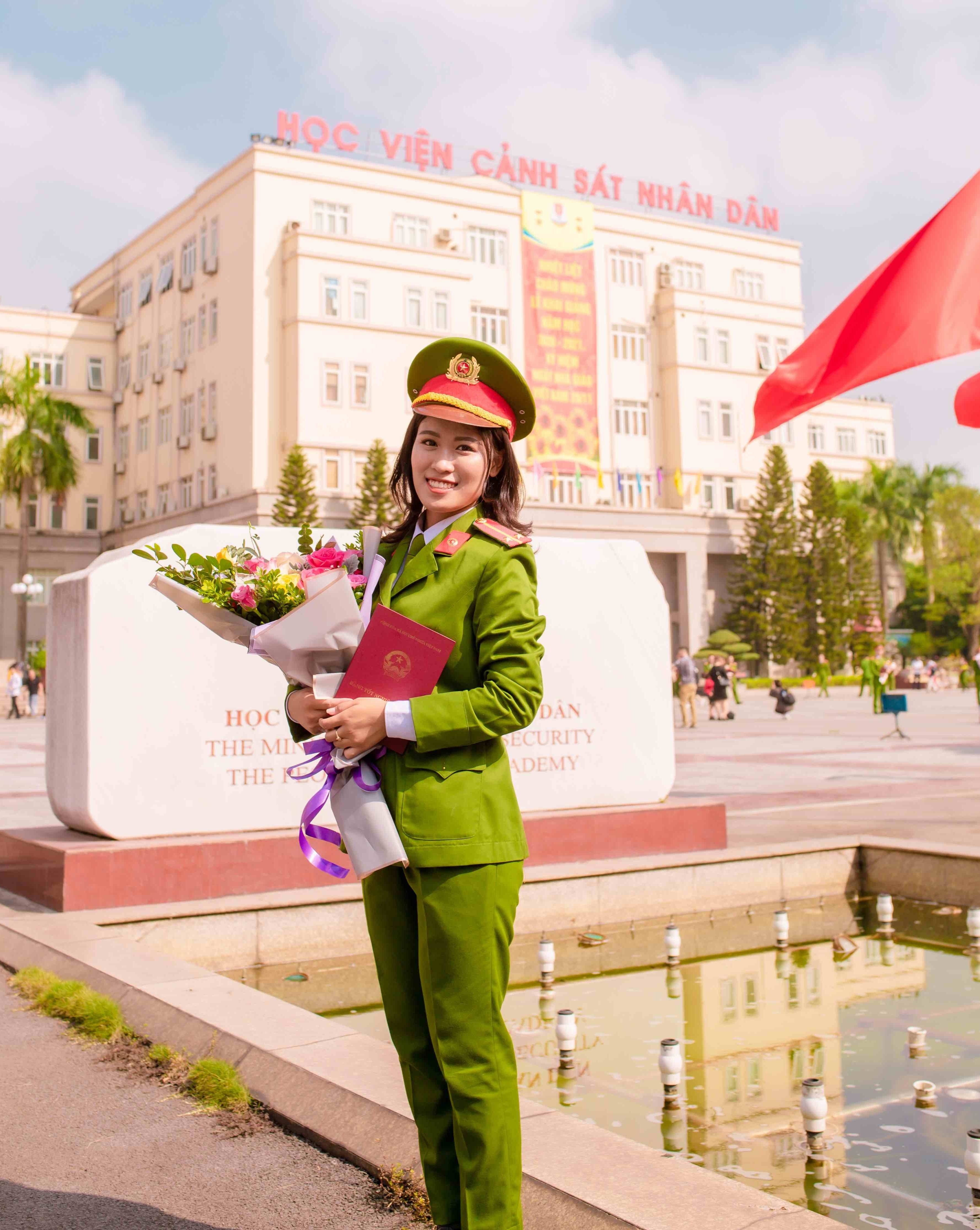 thu khoa dau ra hoc vien canh sat anh 2