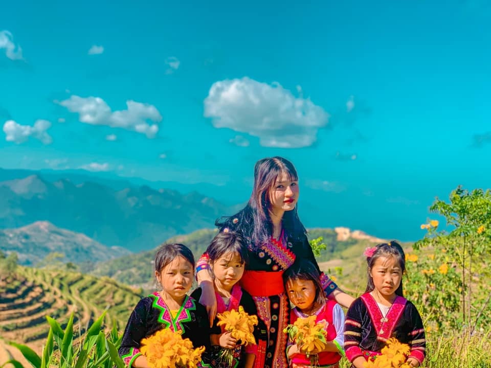 cô giáo từ thành phố lên biên giới ảnh 2 co giao tu thanh pho len bien gioi anh 2