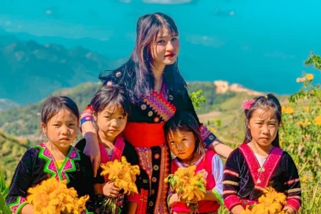 Co giao tre roi pho len day hoc ban vung cao hinh anh